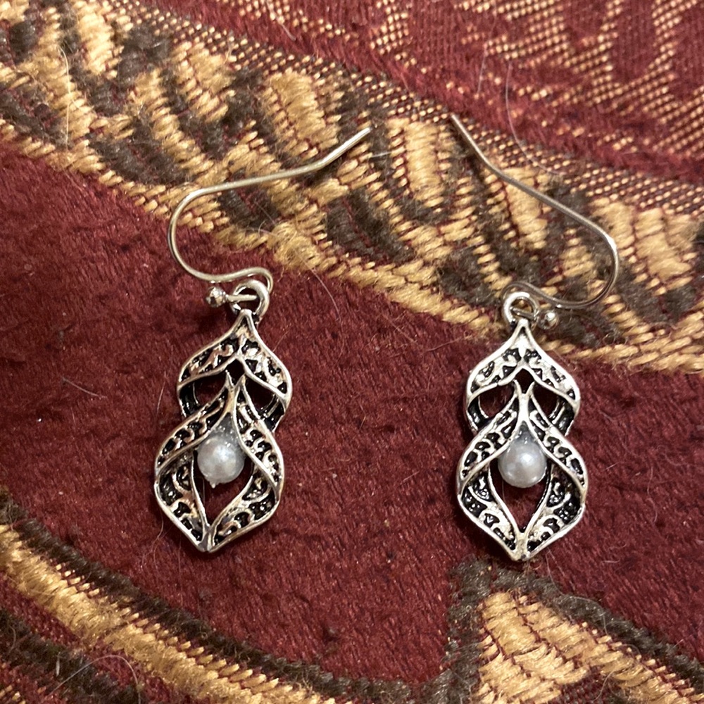 Pearl Earrings in Silver Plated Setting
